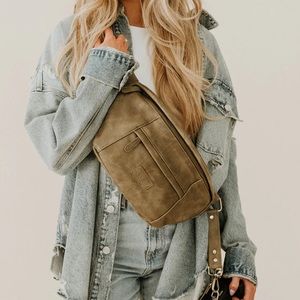 Kindly Camera Bag The Photographer's Sling Bag in Green